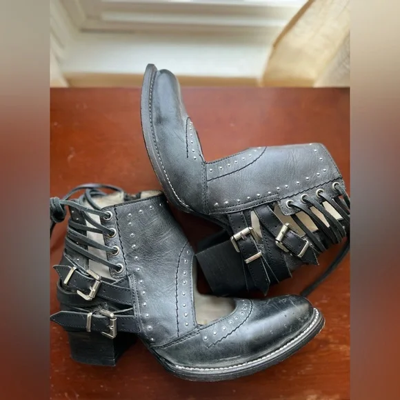 FREEBIRD Desert in black. - Picture 7 of 8